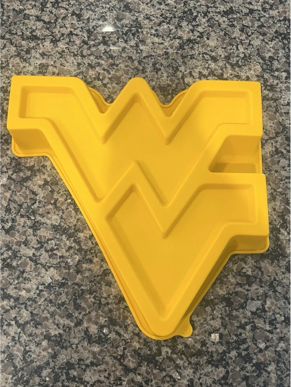 Rare West Virginia University WVU Mountaineers Flying WV Silicone Baking Pan